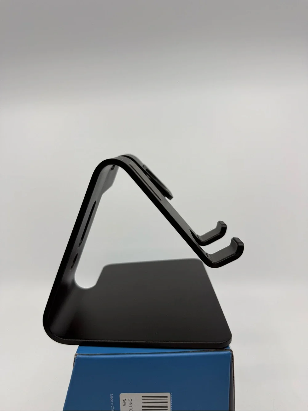 Omoton Black Multi-Device Stand for Apple Watch & Cell Phone. New in box .